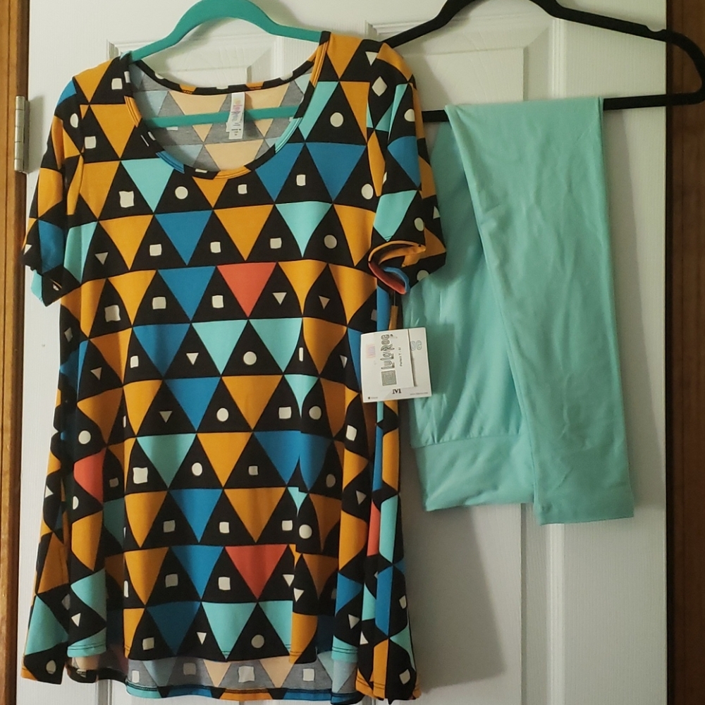 NWT LulaRoe Outfit Perfect T Sz M and OS Leggings